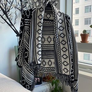 Southwest Design Knit Sweater 🖤